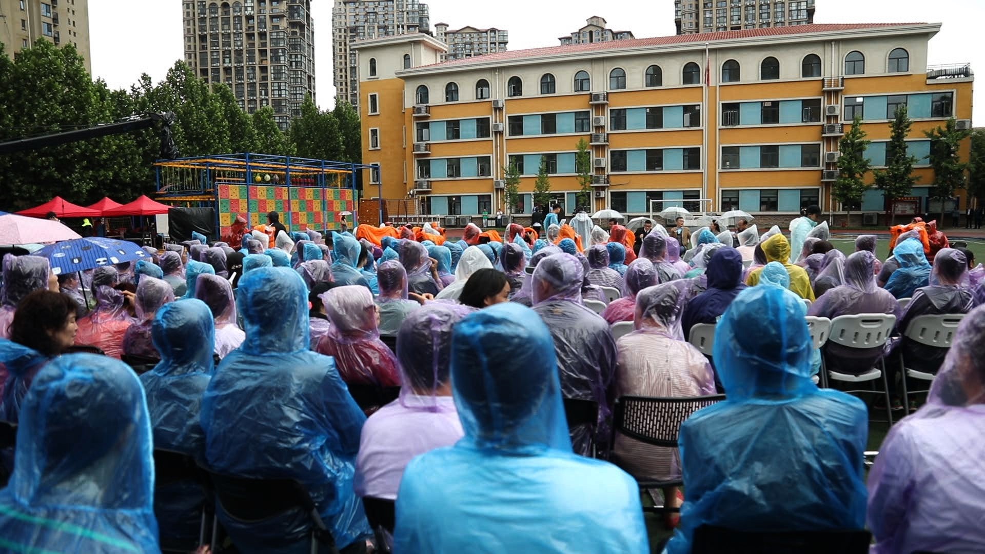 2019年大兴雨中录制现场.jpg