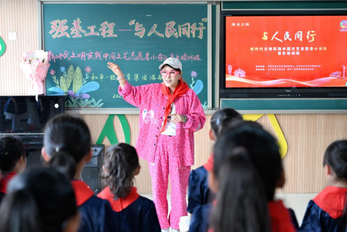 以勤奋为土壤 乌兰图雅“艺路生花”踏歌而行