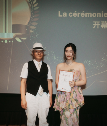 李珈西《温柔》闪耀中加国际电影节，斩获最佳剧本奖彰显创作实力