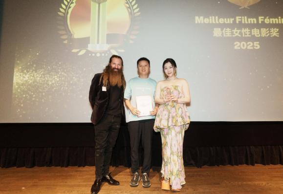 从孕产经历到银幕佳作，李珈西《阳光不及你温暖》获国际大奖