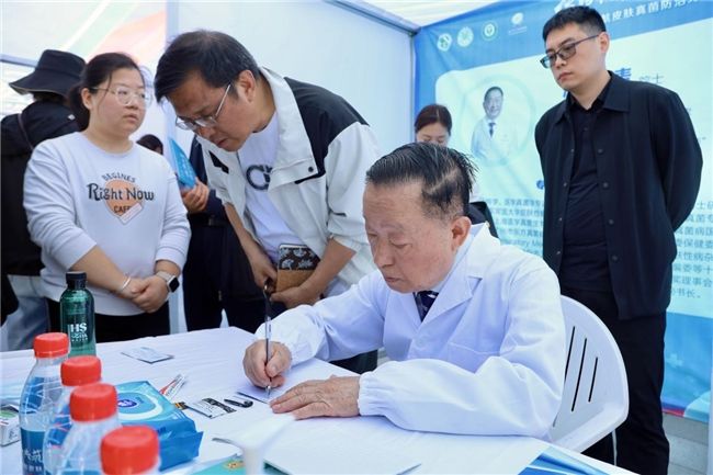 打造皮肤真菌病防治新格局,“院士领航皮肤真菌防治万里行”项目在泰州启动