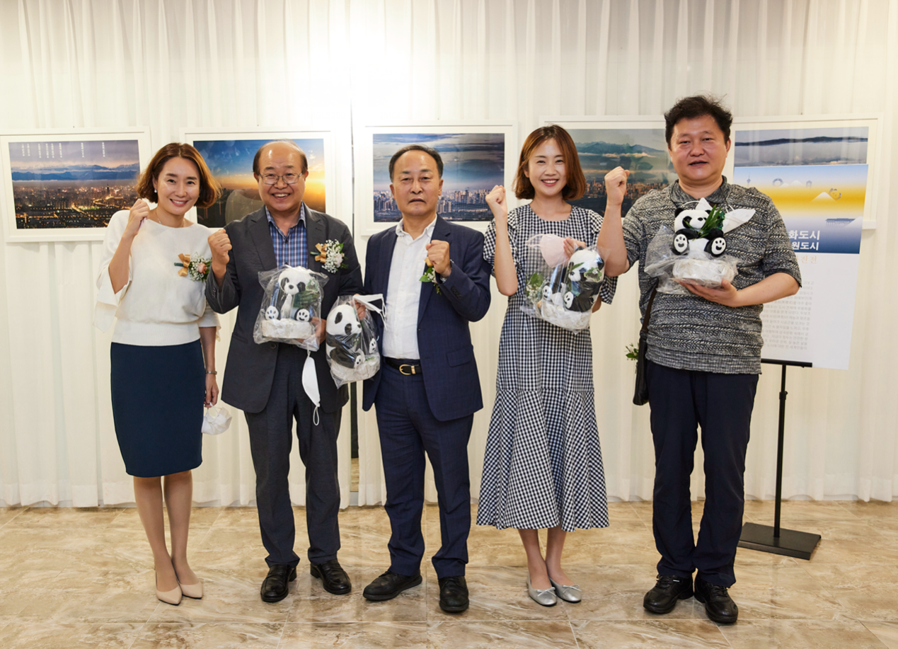 “东亚文化之都-雪山下的公园城市” 成都文旅影像展在韩国首尔圆满收官