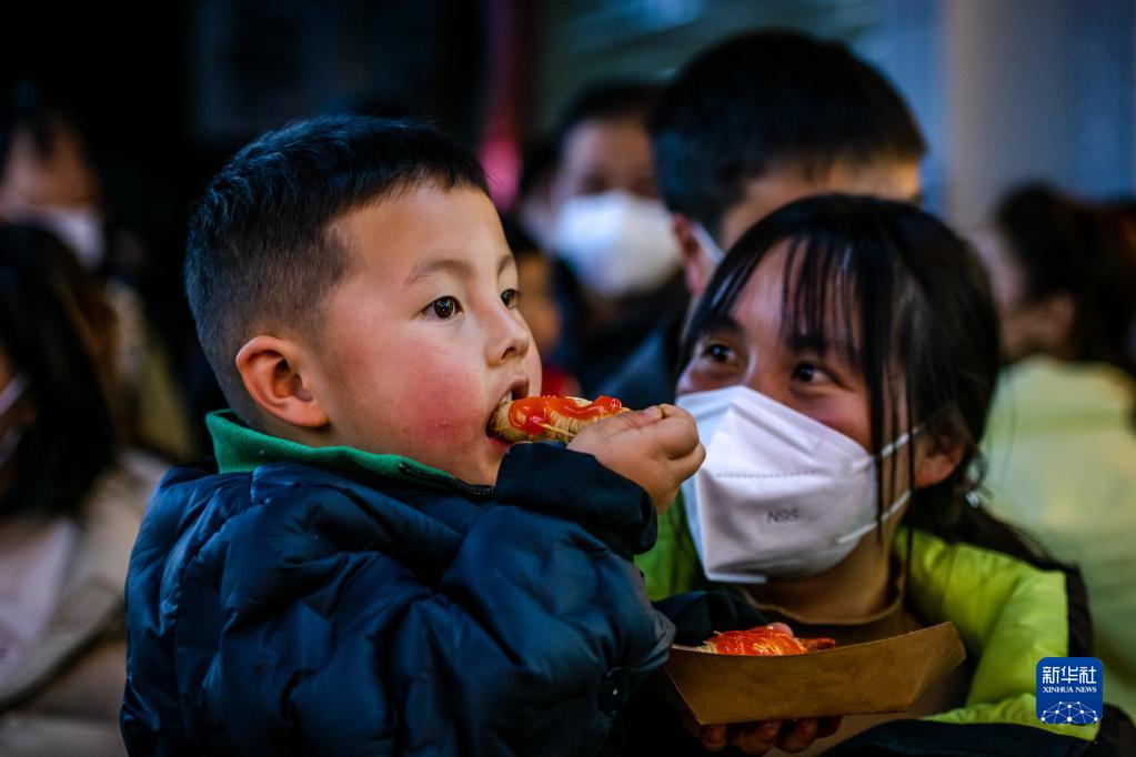 镜头里的中国年：享美食 过大年
