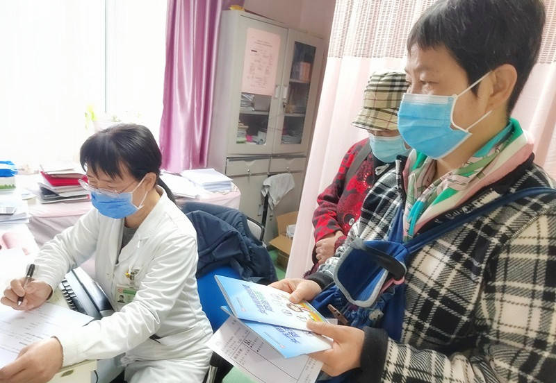 “乐骨行动”为社区老年女性骨质疏松防治送去关爱