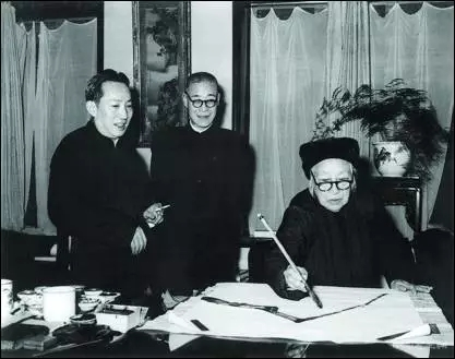 1962年年底傅抱石与何香凝、潘天寿在杭州合作国画以迎新年