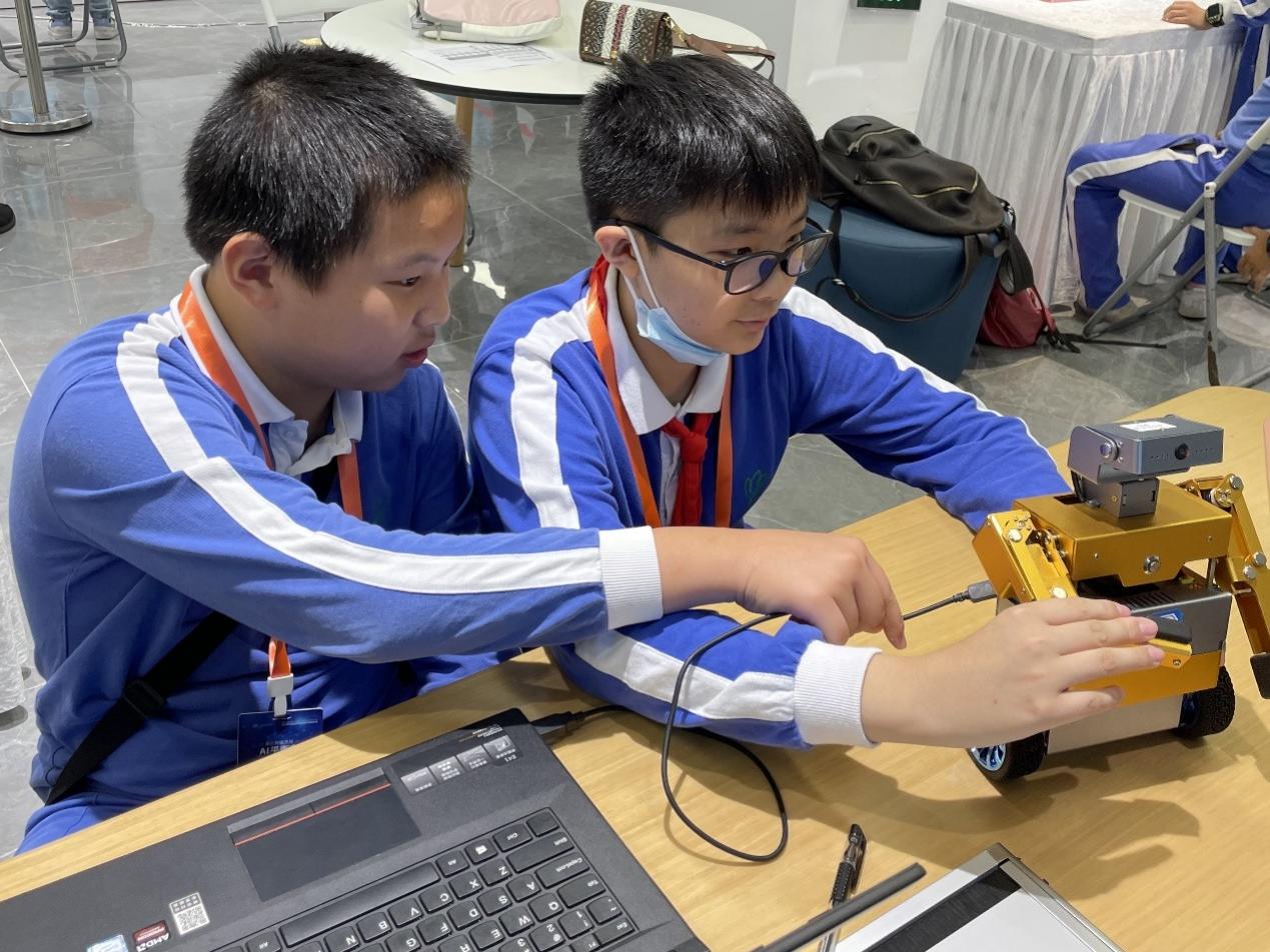 科技创新之光照亮青少年追梦之路