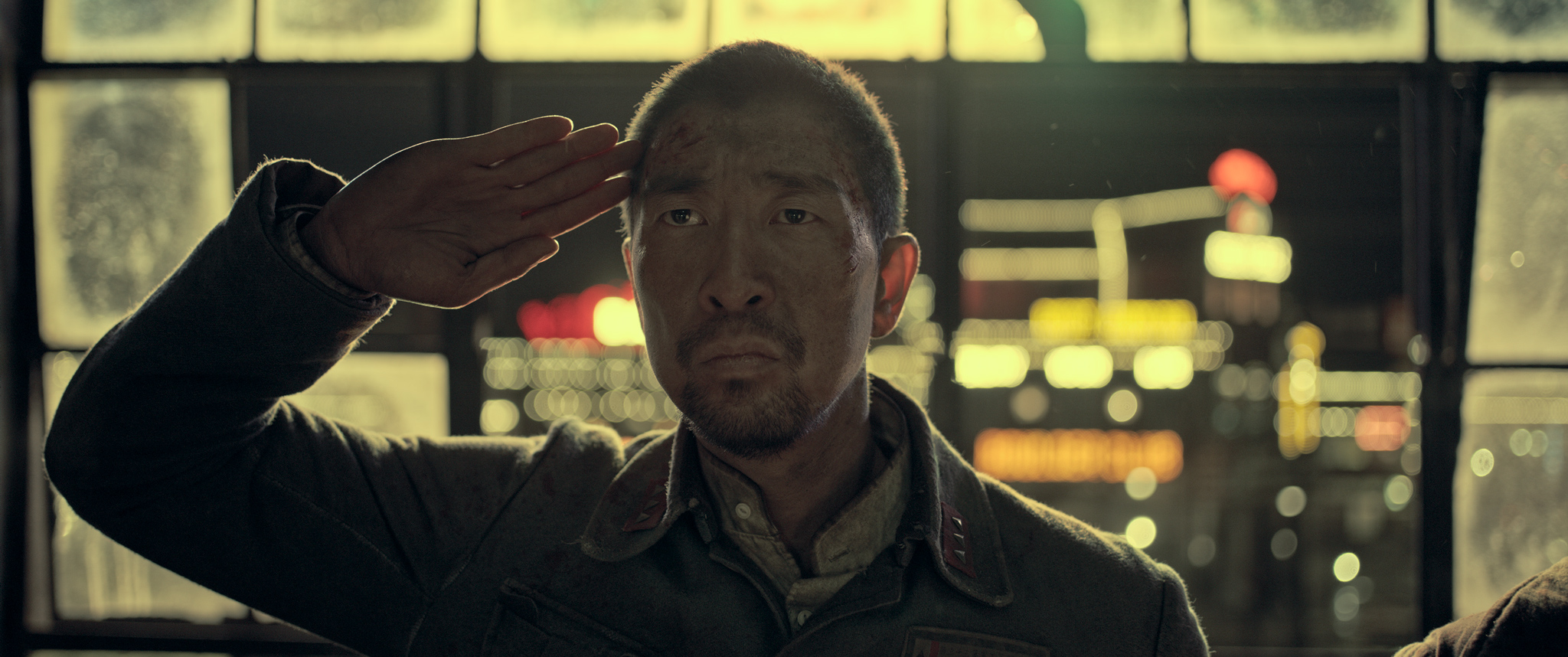 电影《八佰》中,王千源饰演"羊拐".