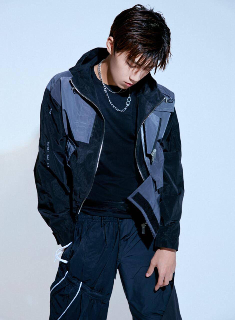 任宥纶写真大片曝光 酷帅不羁 chic感十足