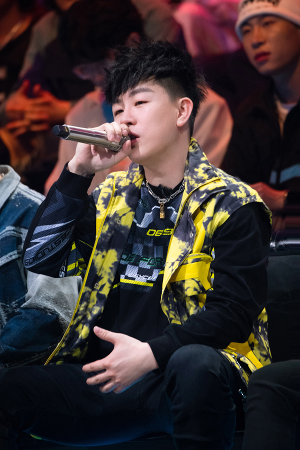 说唱听我的2今日开播龚琳娜谈神曲标签弹壳遭选手落泪表白