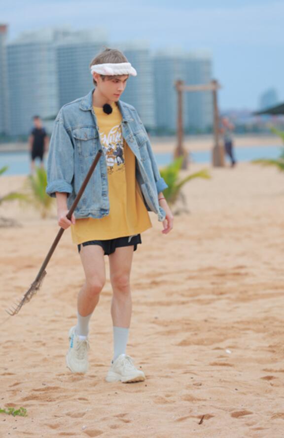 完美的夏天2李汶翰挑战四千米高空跳伞利路修体验超高水滑梯