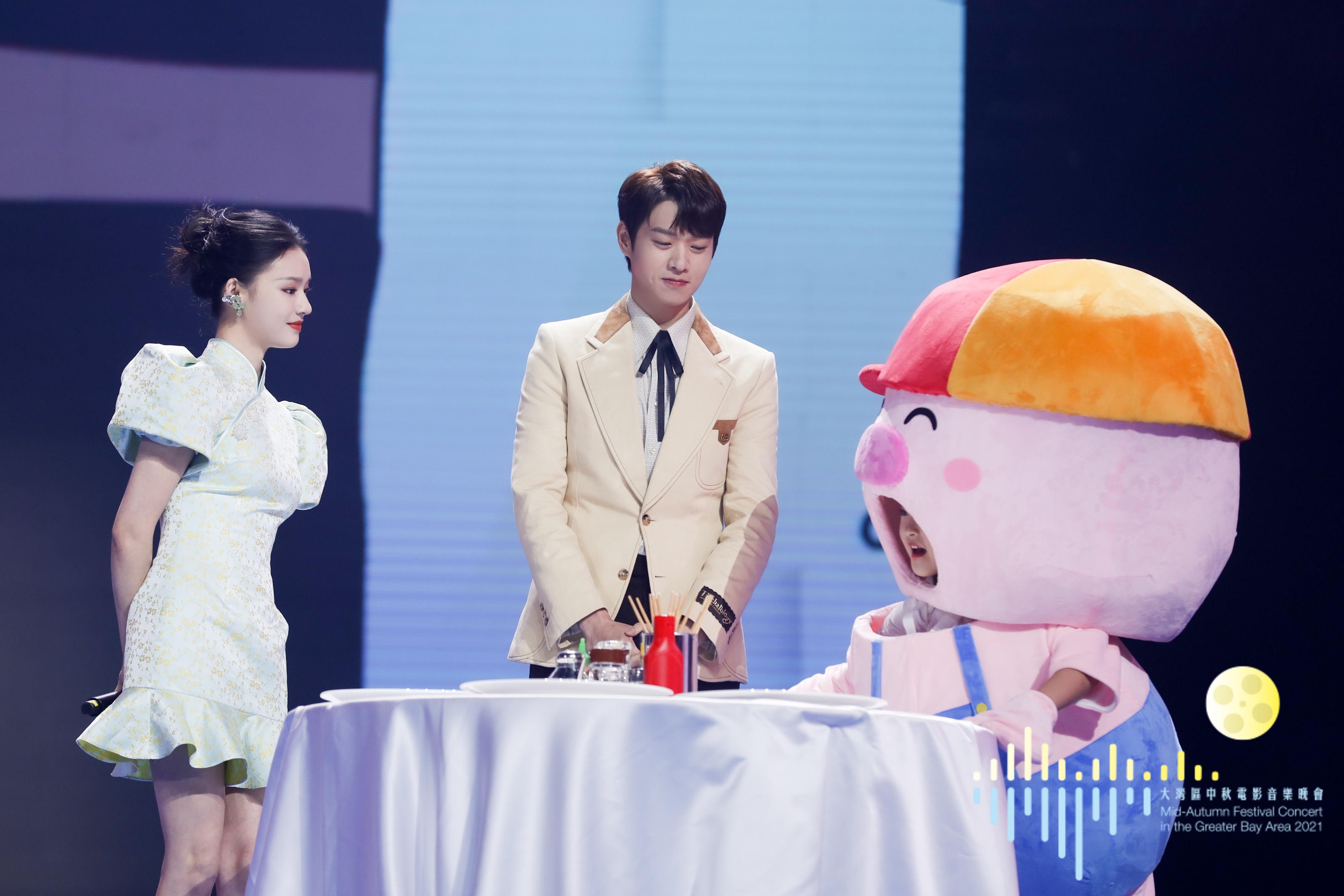 魏大勋大湾区中秋音乐晚会演唱可爱儿歌麦兜与鸡