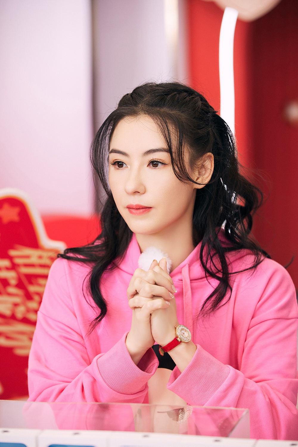 为了回馈粉丝,张柏芝更在线跳了樱花舞,引来一波回忆杀