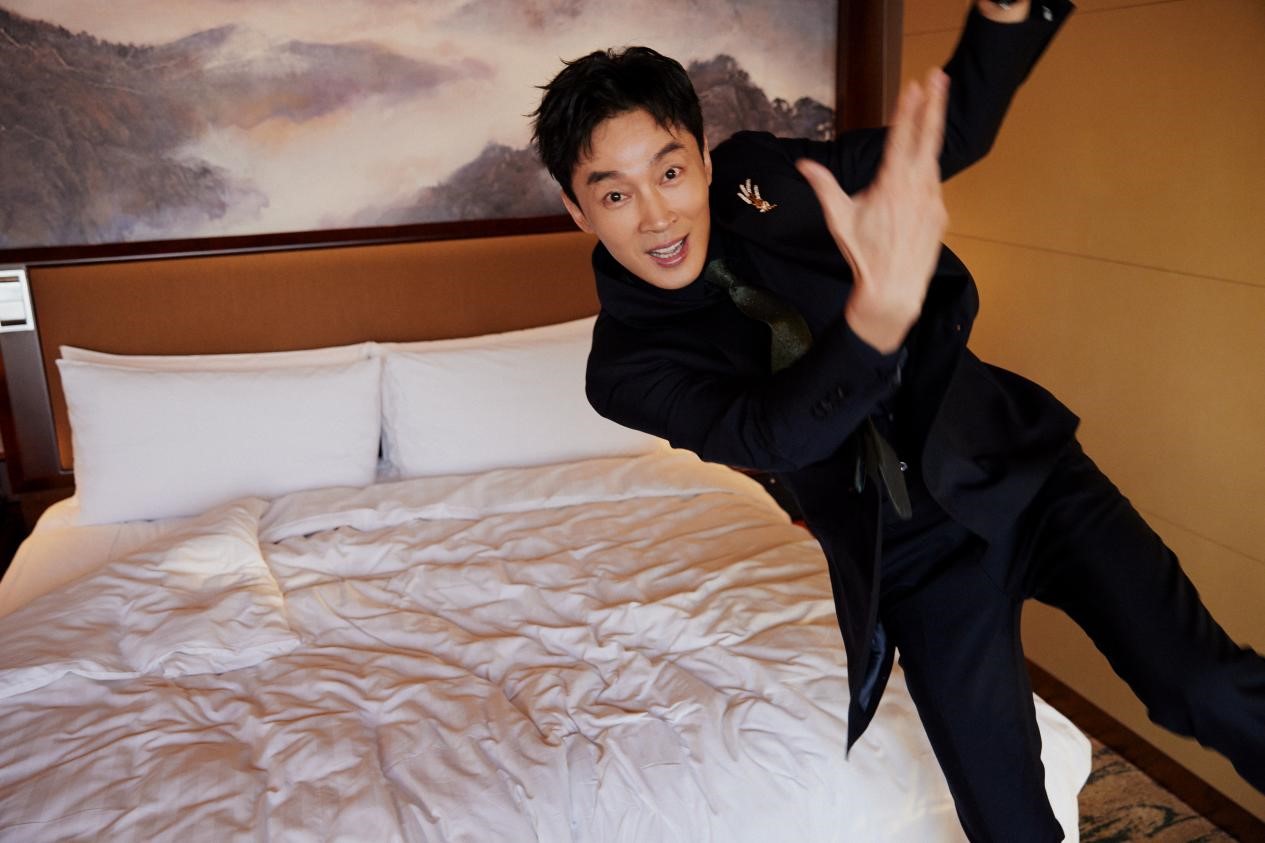 2021年,一部《觉醒年代》走进了很多观众心中,演员曹磊在剧中饰演的