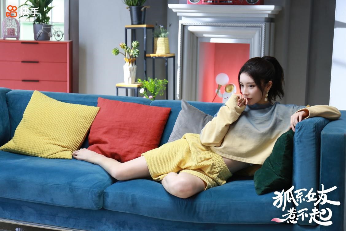 "女主苏小离空降到现代后,不仅在攻略命定之人时,目标明确,直球"进攻"