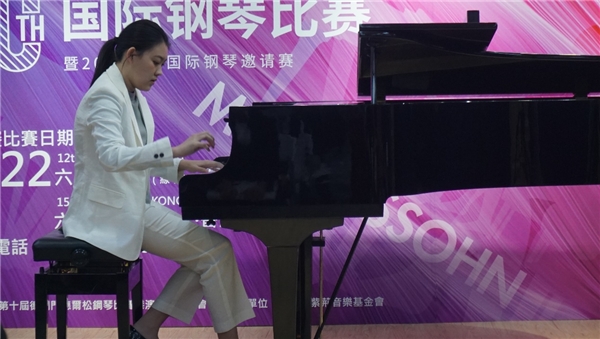 19岁廖偲婕惊艳亮相门德尔松国际钢琴比赛港澳赛区最年轻评委