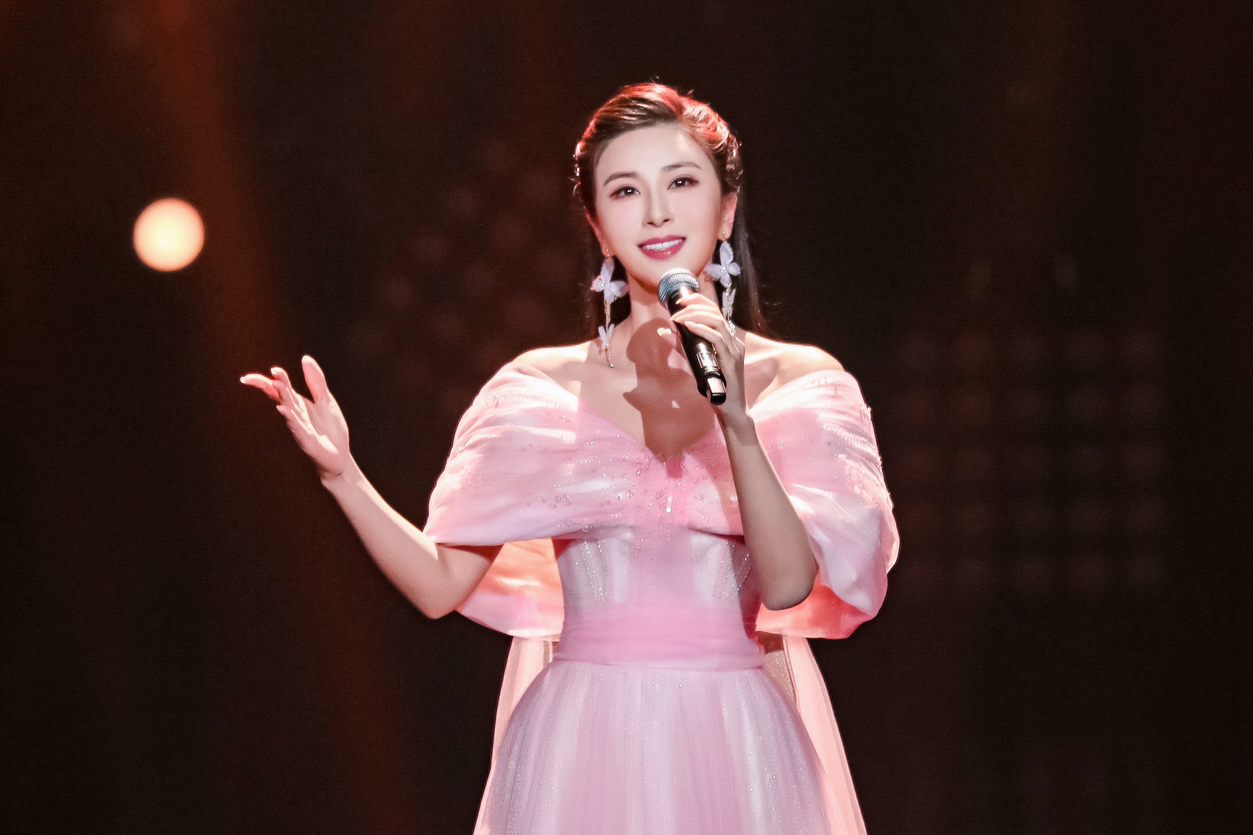 第十四届海峡论坛海峡影视季成功举办伊丽媛献唱灯火温暖直达心灵