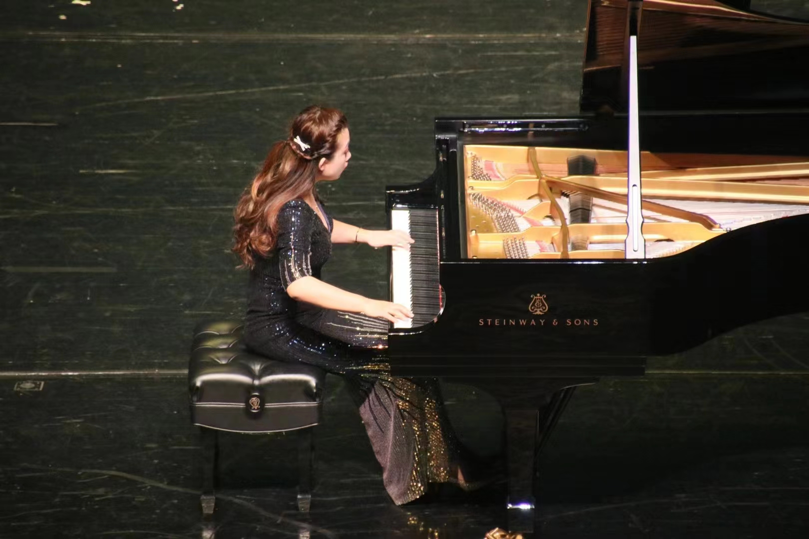 古典外太空音乐会震撼上演7冠钢琴家胡雪莎匠心打造