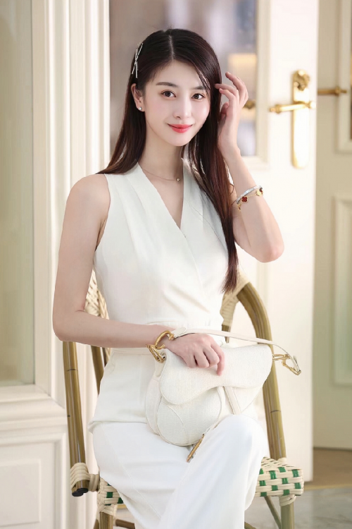 施静荣获2022亚洲小姐大中华总决赛冠军