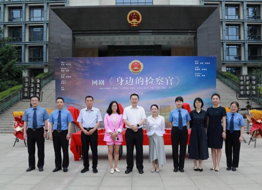 杨凯,彭诚担任联合出品人,李玥苓担任总制片人,杨凯,余青,李莎莎担任