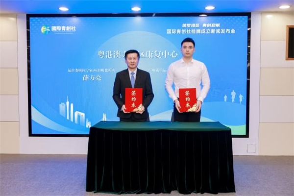 在活动的最后,中国书画家协会常务副主席陈敬国,中国当代国画艺术大师