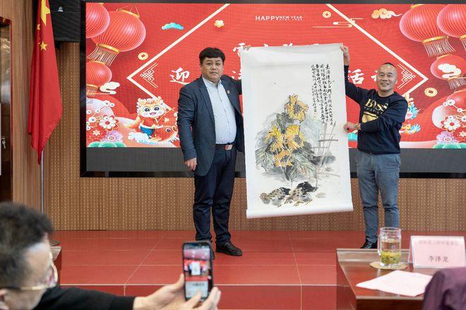 送文艺进基层长沙市花鸟画家协会走进民企活动在雷士照明举行