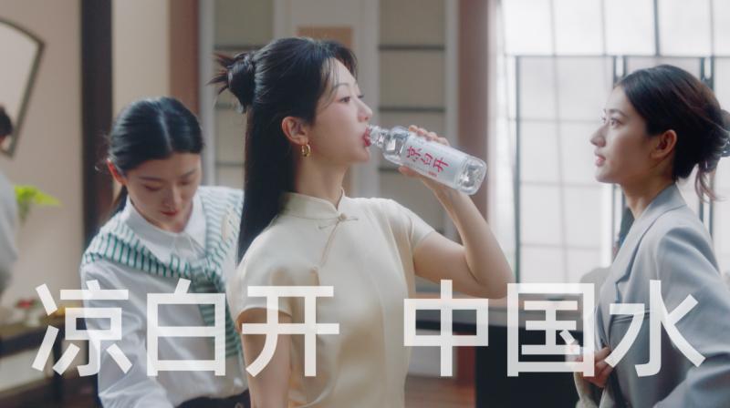 从邻家女孩到百变大咖杨紫正式成为今麦郎凉白开品牌代言人