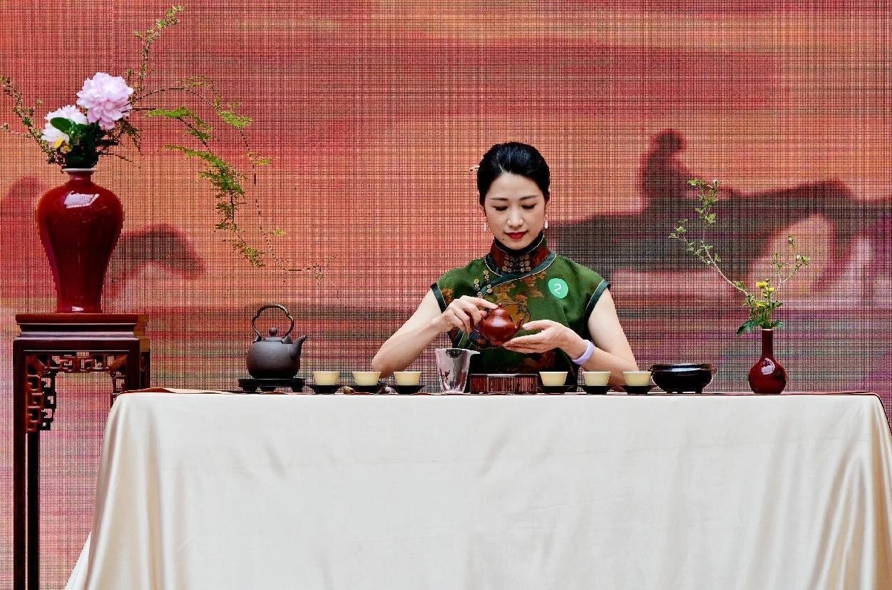 以新质茶艺表达对优秀传统文化的自信 广州锦桂杯茶艺师冠军赛完美