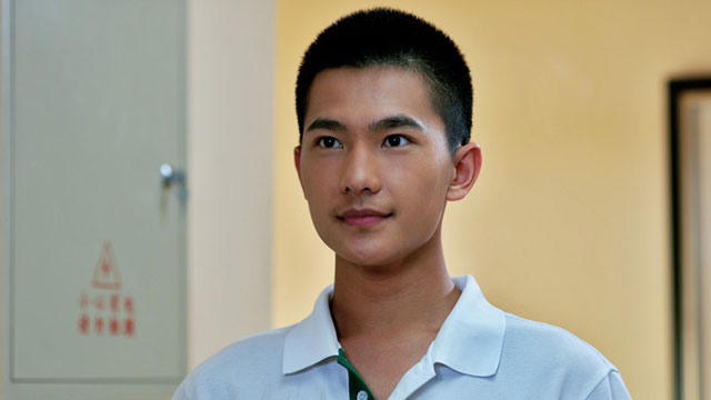 曝杨洋五年前乡土非主流剧照  村口的二狗哥完胜!